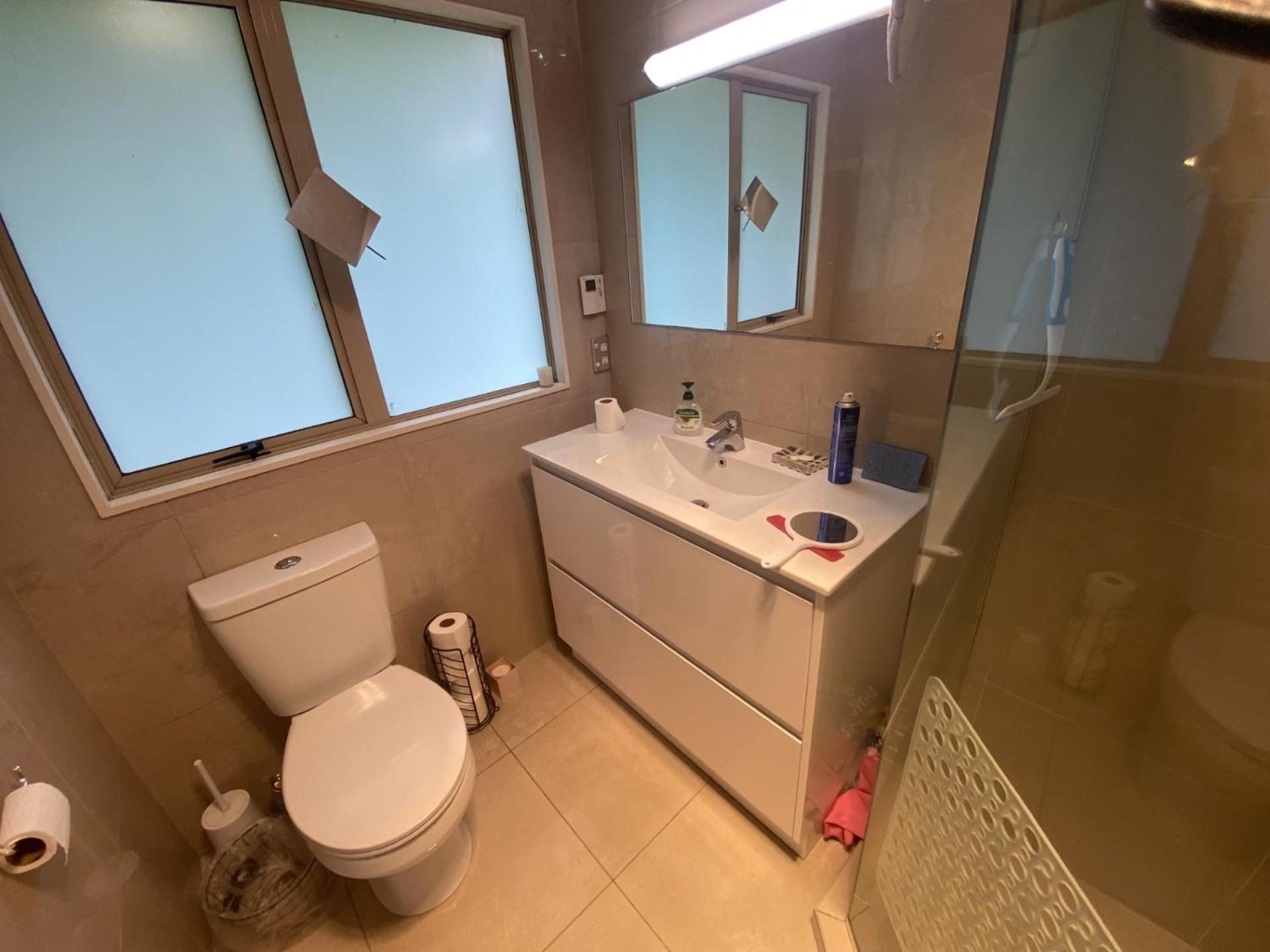 Apartment Close Motorway, Free Breakfast, Fabulous Views, Selfcontained